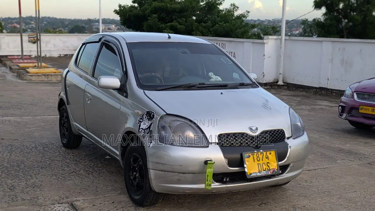 Toyota Vitz 2006 Silver