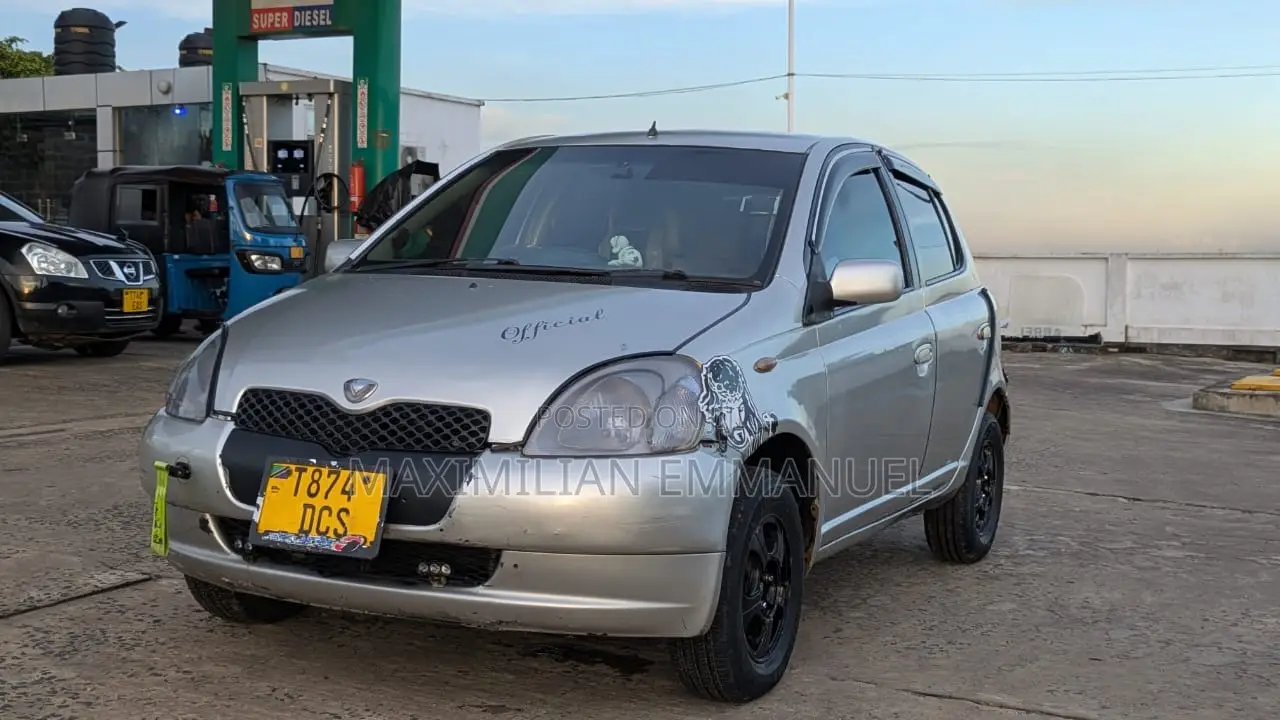 Toyota Vitz 2006 Silver