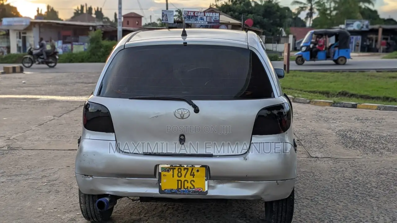 Toyota Vitz 2006 Silver