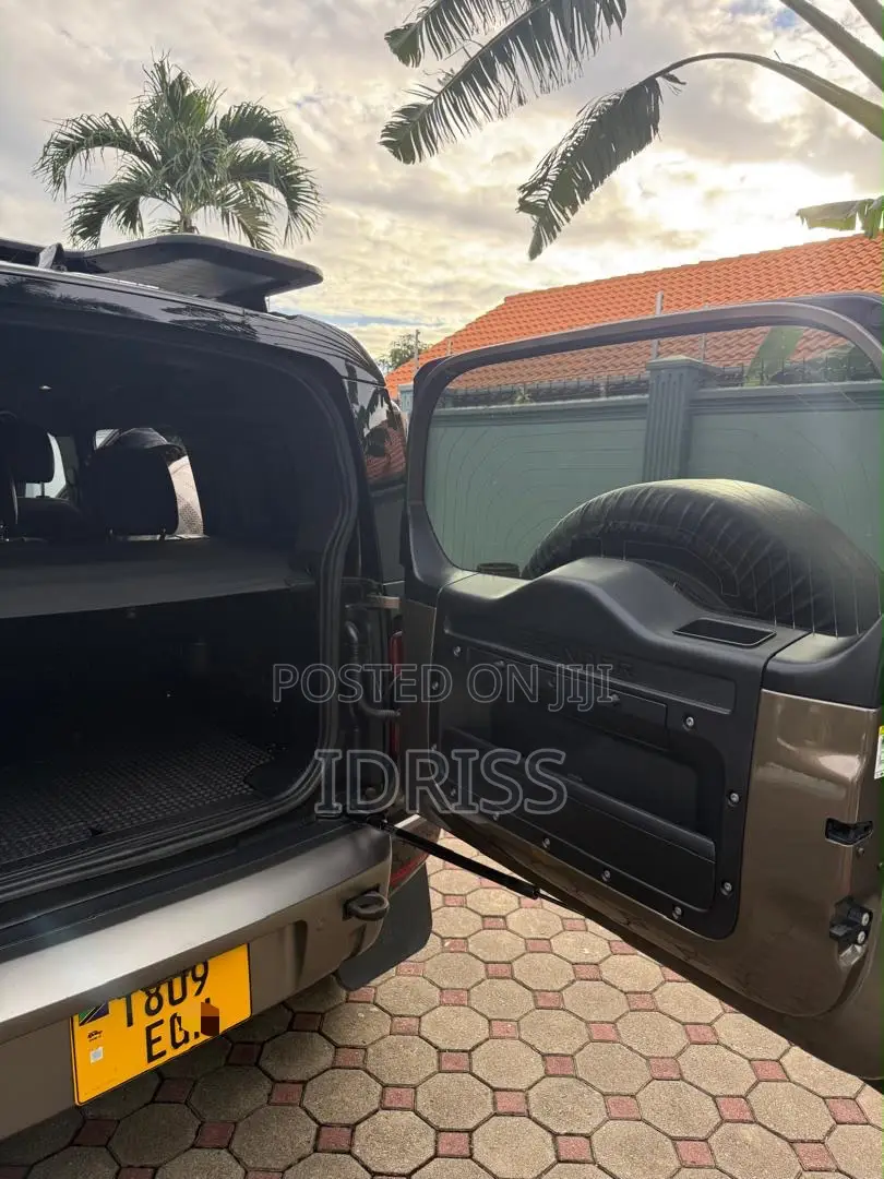 Land Rover Defender 2023 Gray
