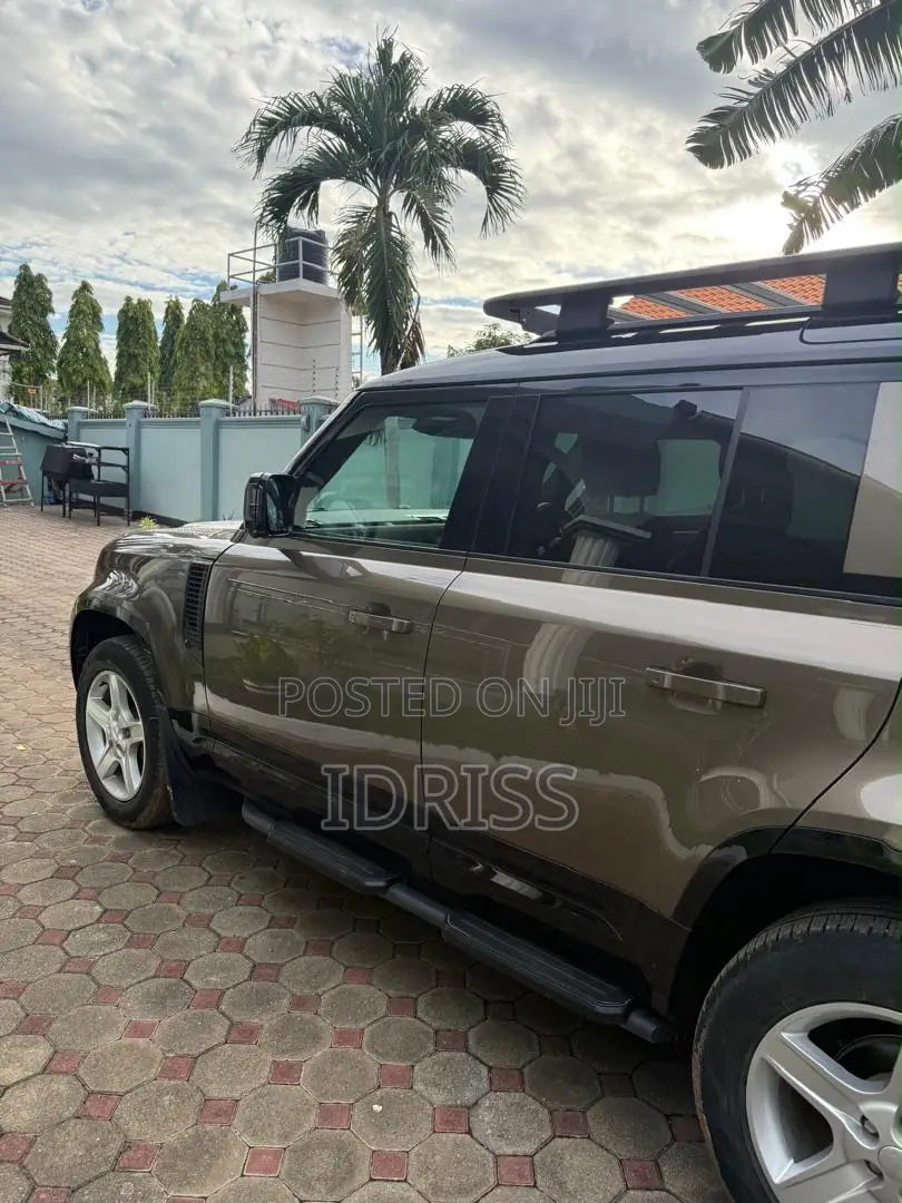 Land Rover Defender 2023 Gray