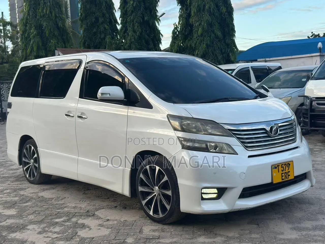 Toyota Vellfire 2010 White