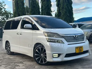 Toyota Vellfire 2010 White