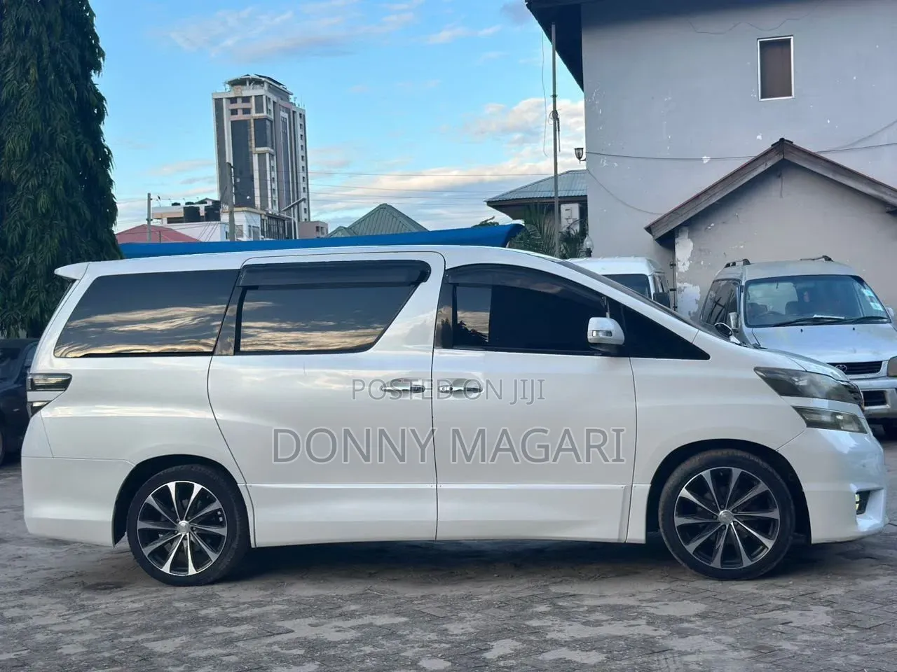 Toyota Vellfire 2010 White