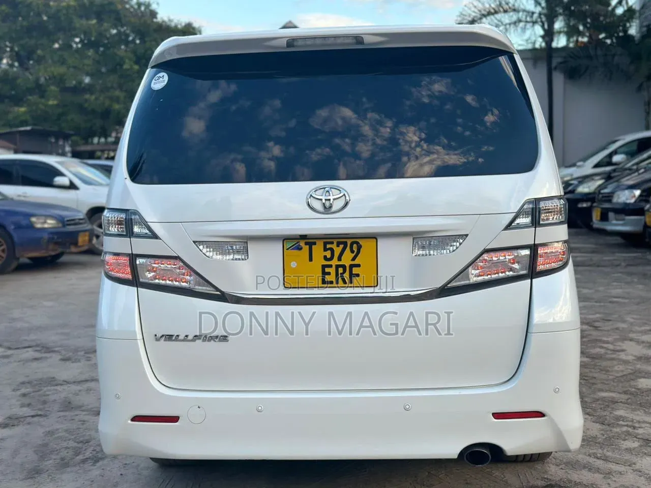 Toyota Vellfire 2010 White