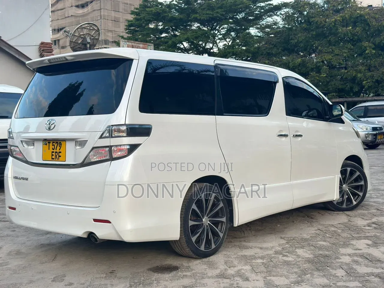 Toyota Vellfire 2010 White