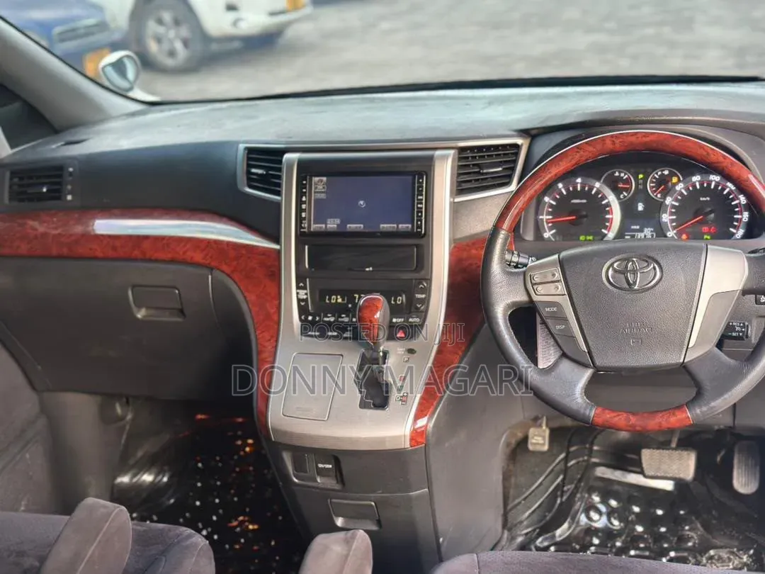 Toyota Vellfire 2010 White