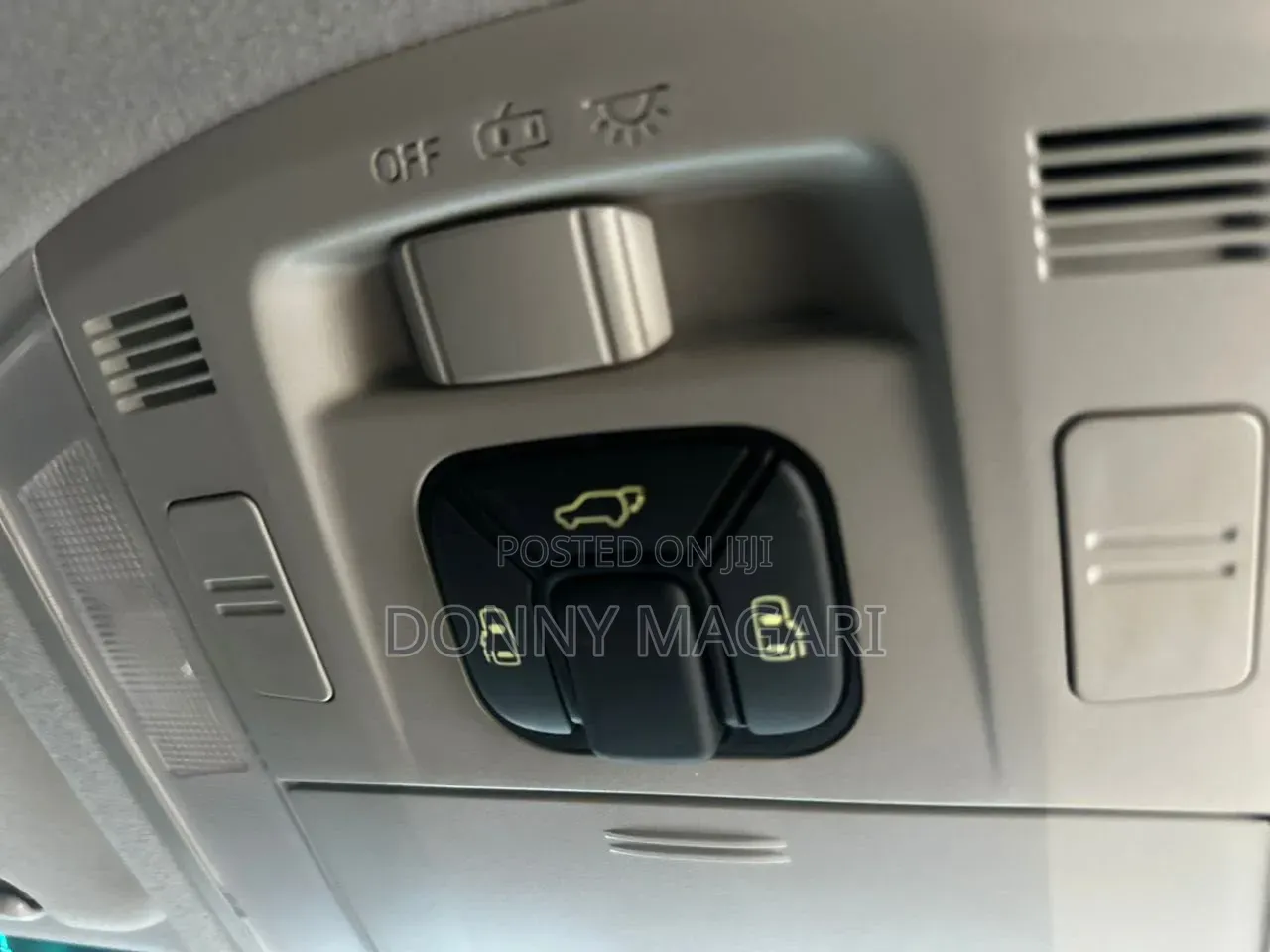 Toyota Vellfire 2010 White