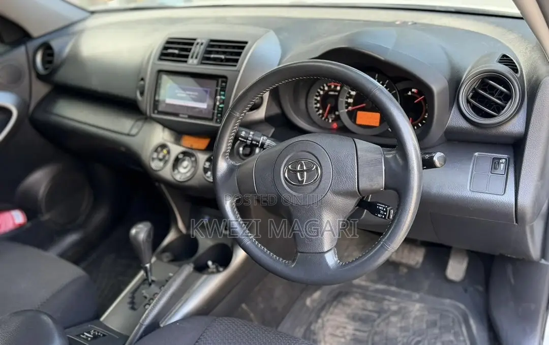 Toyota Vanguard 2008 White