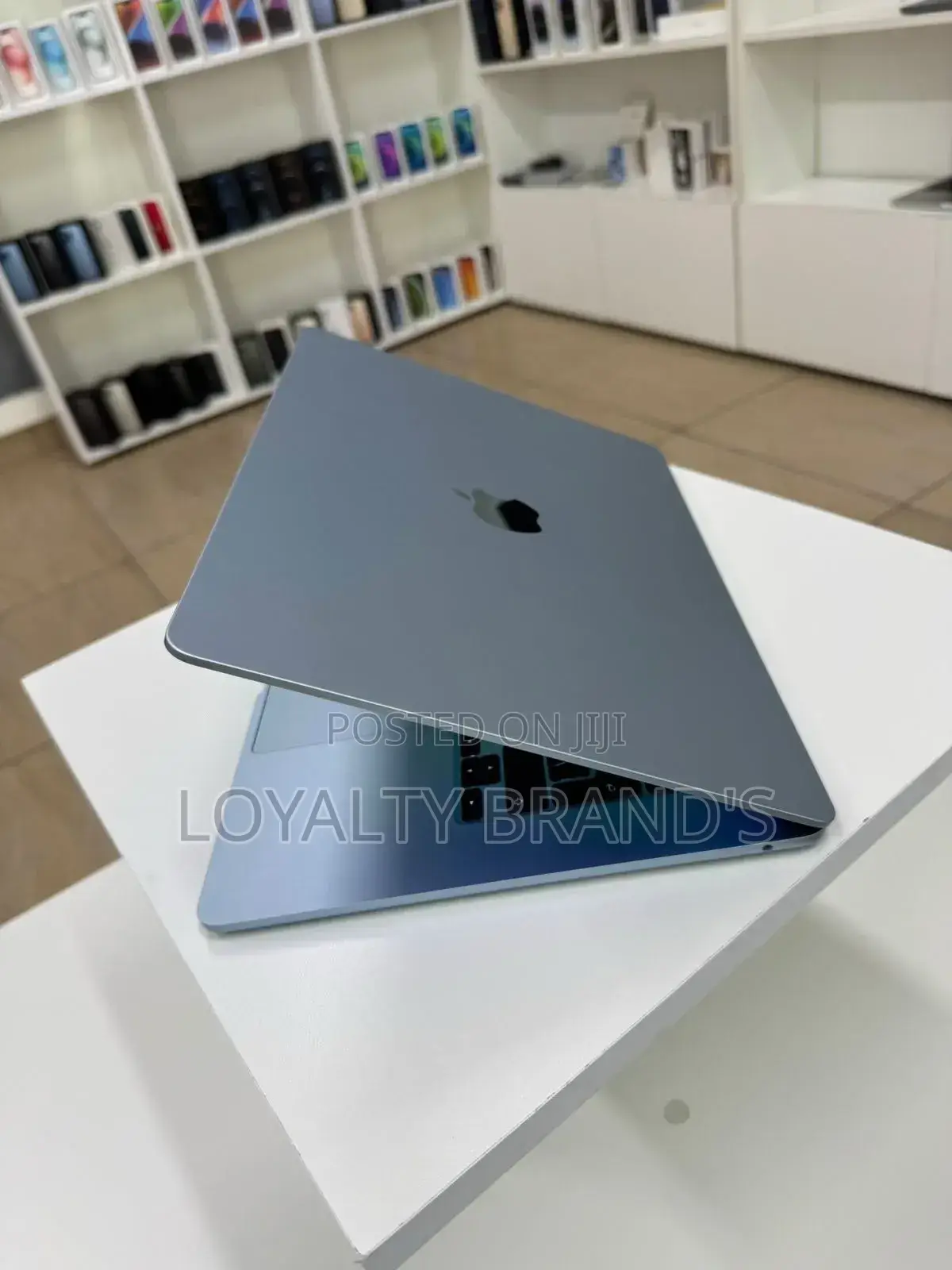 New Laptop Apple MacBook Air 2025 M4 16GB Apple M4 SSD 512GB