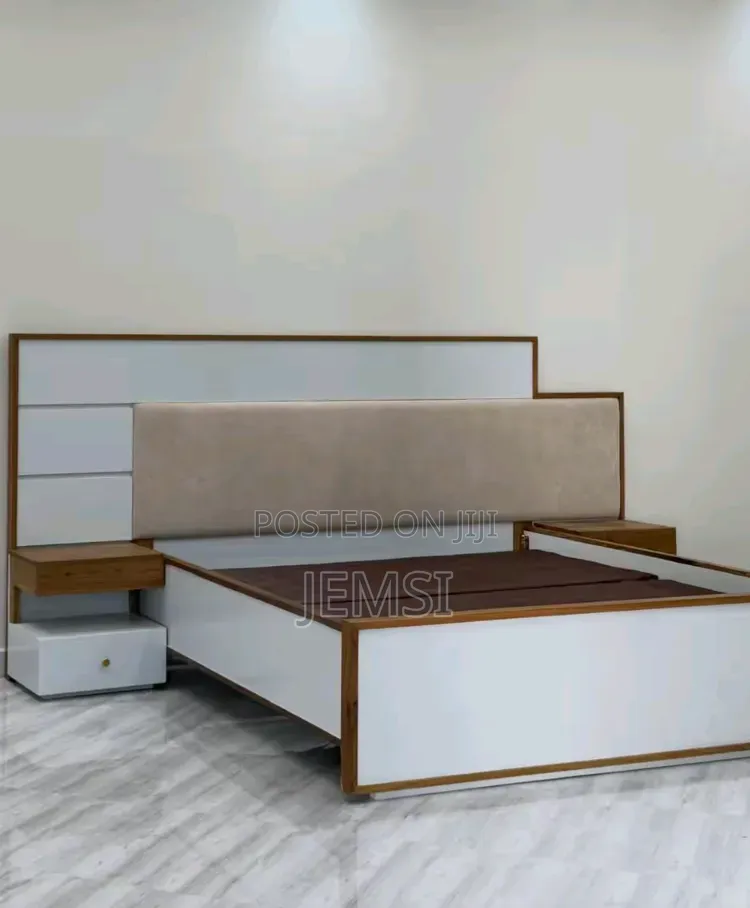 Kitanda Cha Mbao Na Bedside Table