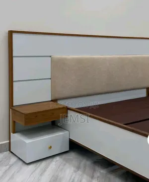 Kitanda Cha Mbao Na Bedside Table