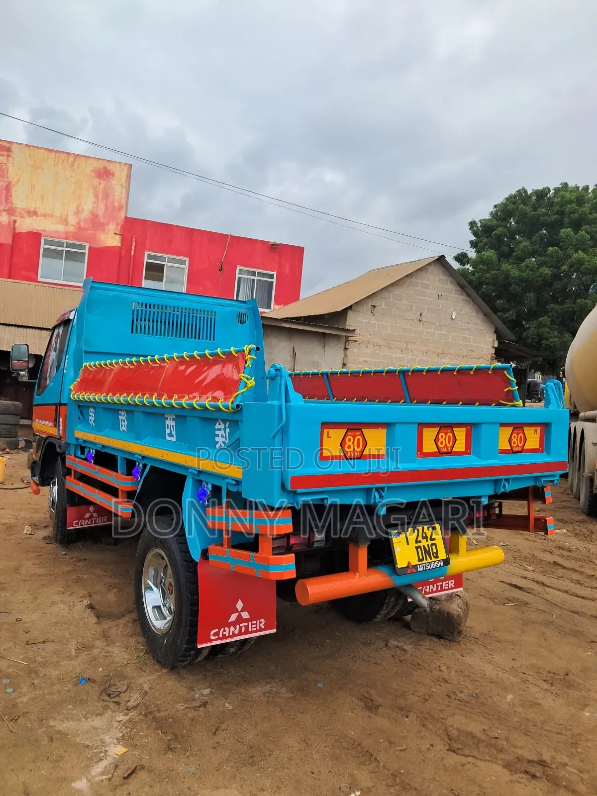 Mitsubishi Canter Tipper 2004 Blue