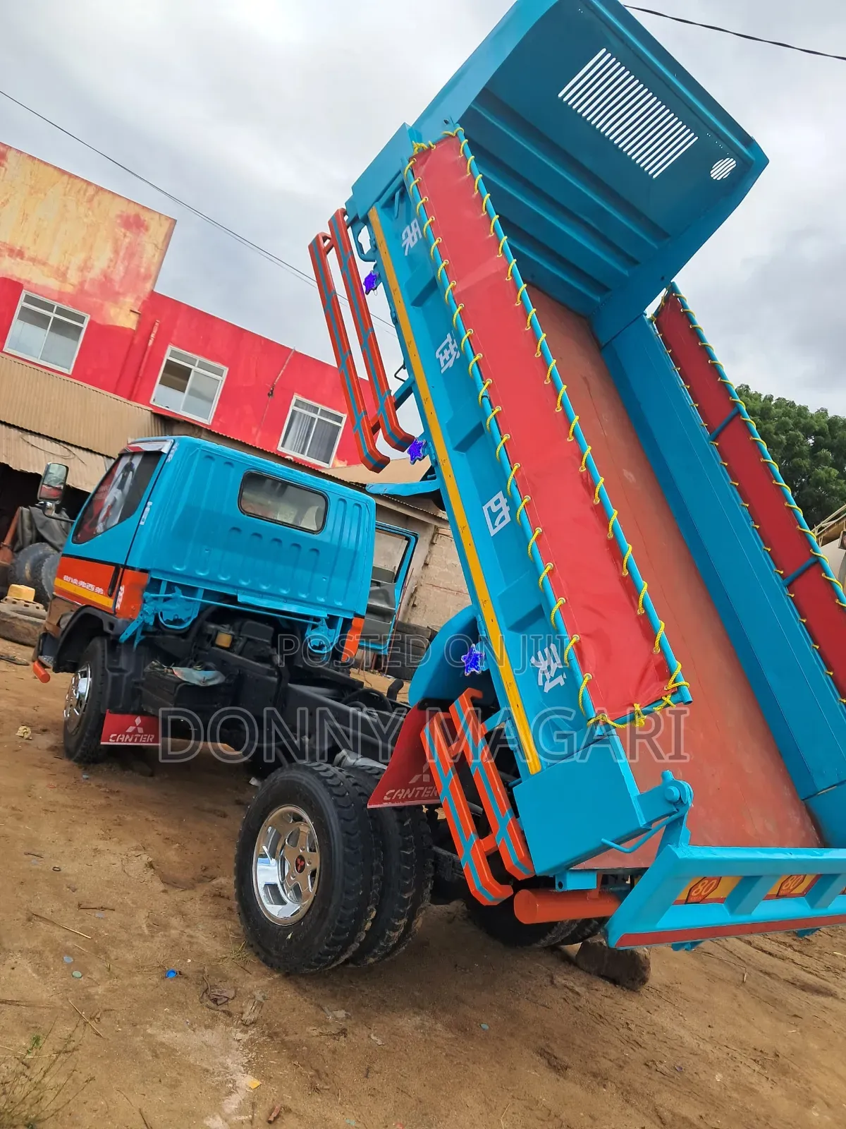 Mitsubishi Canter Tipper 2004 Blue