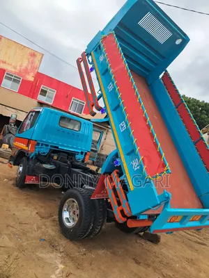 Mitsubishi Canter Tipper 2004 Blue