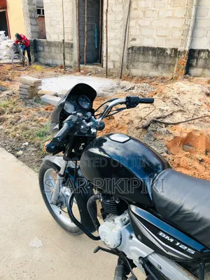 New Bajaj Boxer 125 2024 Black