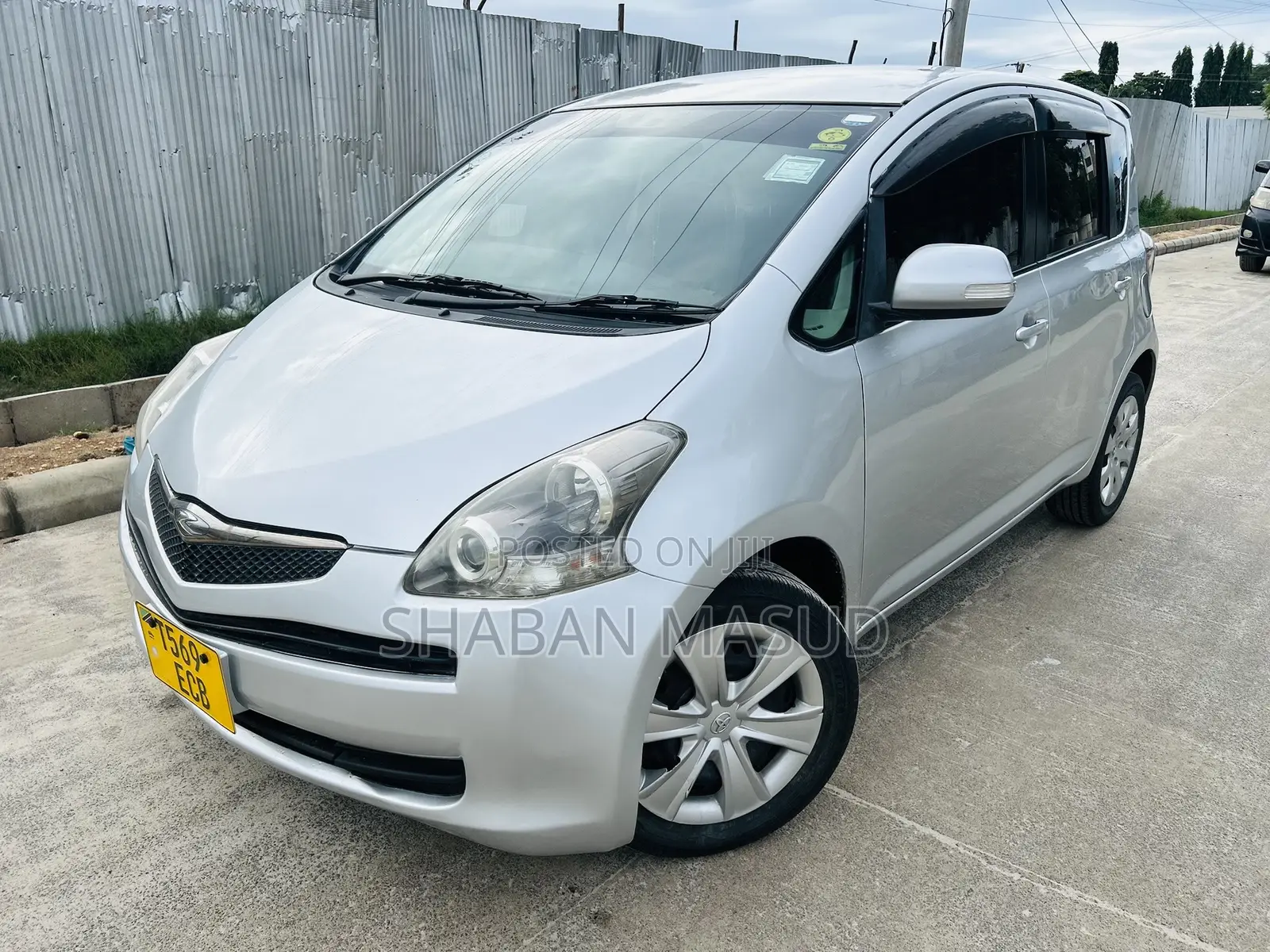 Toyota Ractis 1.5 AWD 2009 Silver