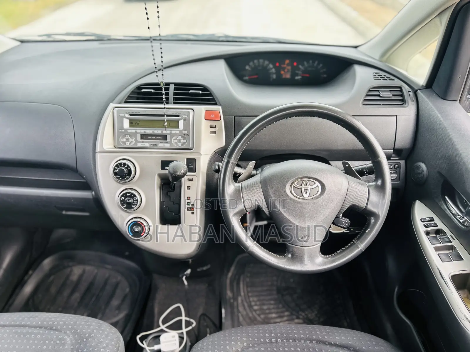 Toyota Ractis 1.5 AWD 2009 Silver