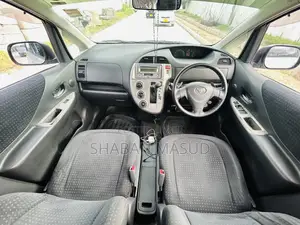 Toyota Ractis 1.5 AWD 2009 Silver