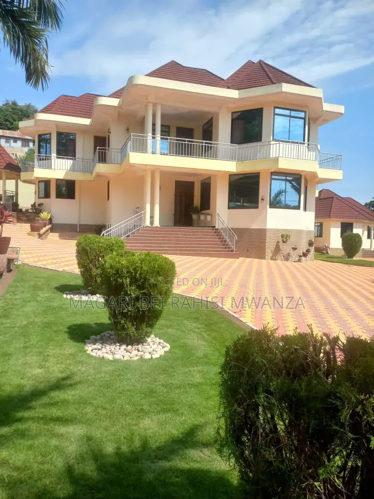 Furnished 7bdrm Mansion in Bwiru House, Nyamagana for sale