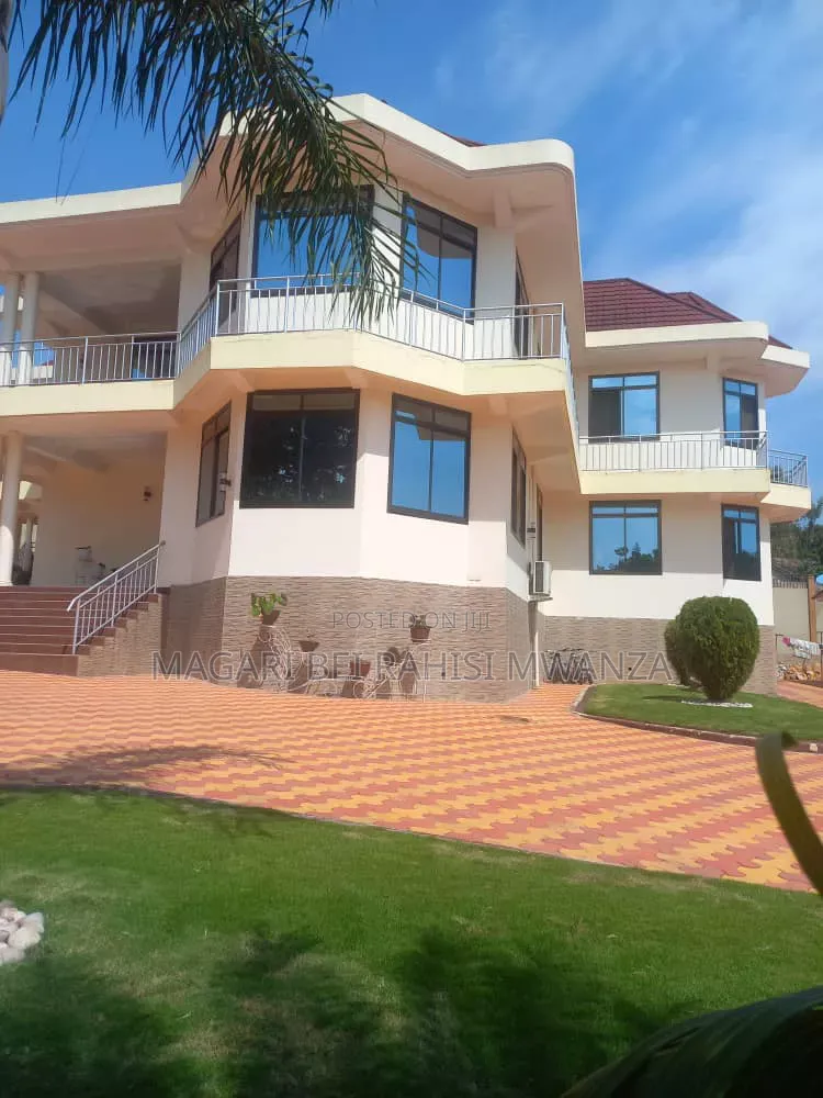 Furnished 7bdrm Mansion in Bwiru House, Nyamagana for sale