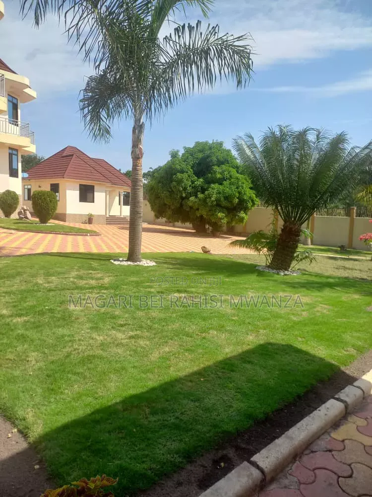Furnished 7bdrm Mansion in Bwiru House, Nyamagana for sale