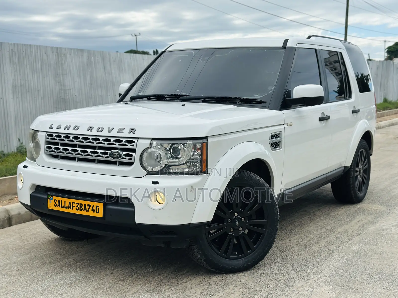 Land Rover Discovery 2013 White