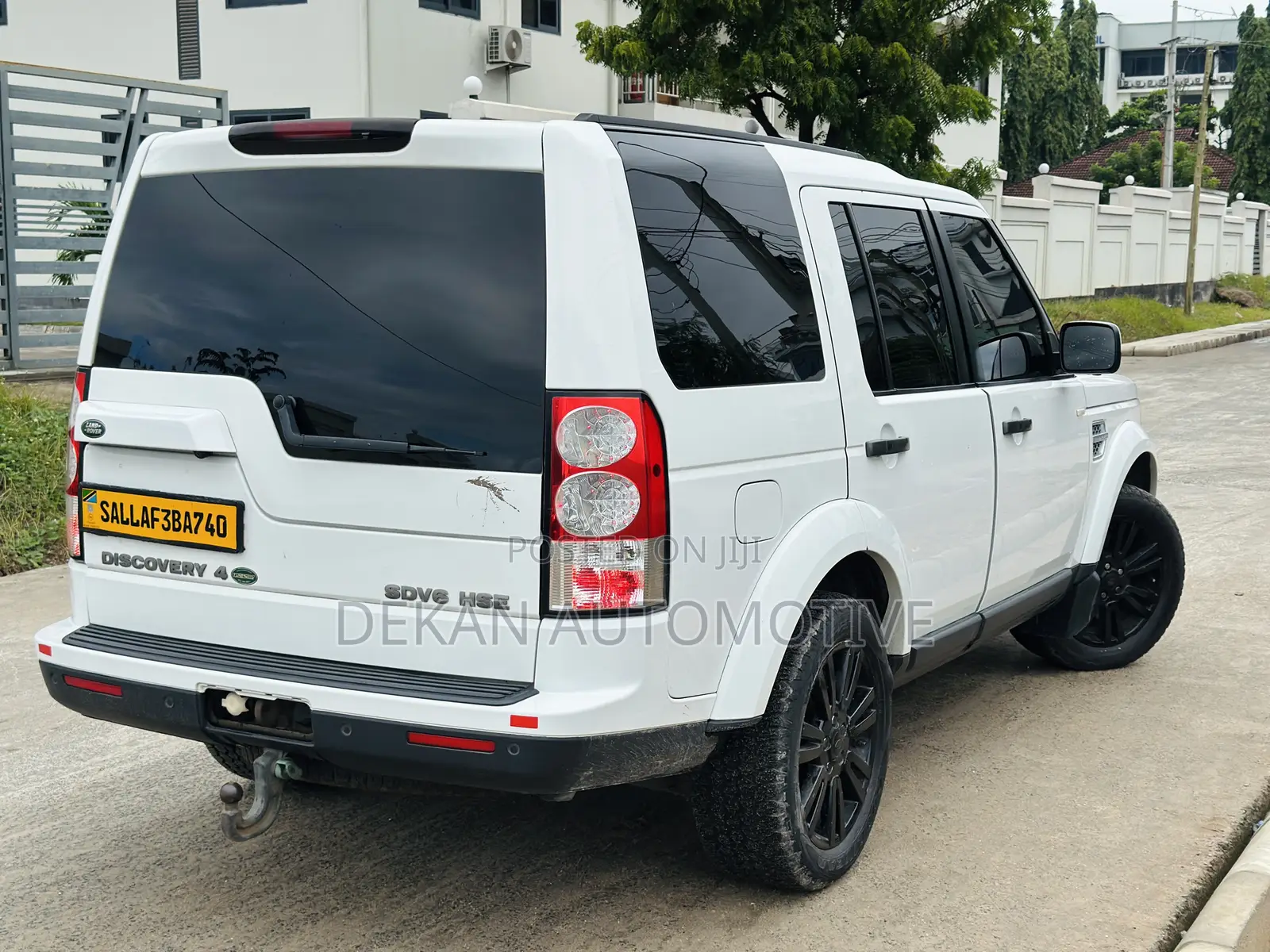 Land Rover Discovery 2013 White