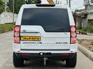 Land Rover Discovery 2013 White