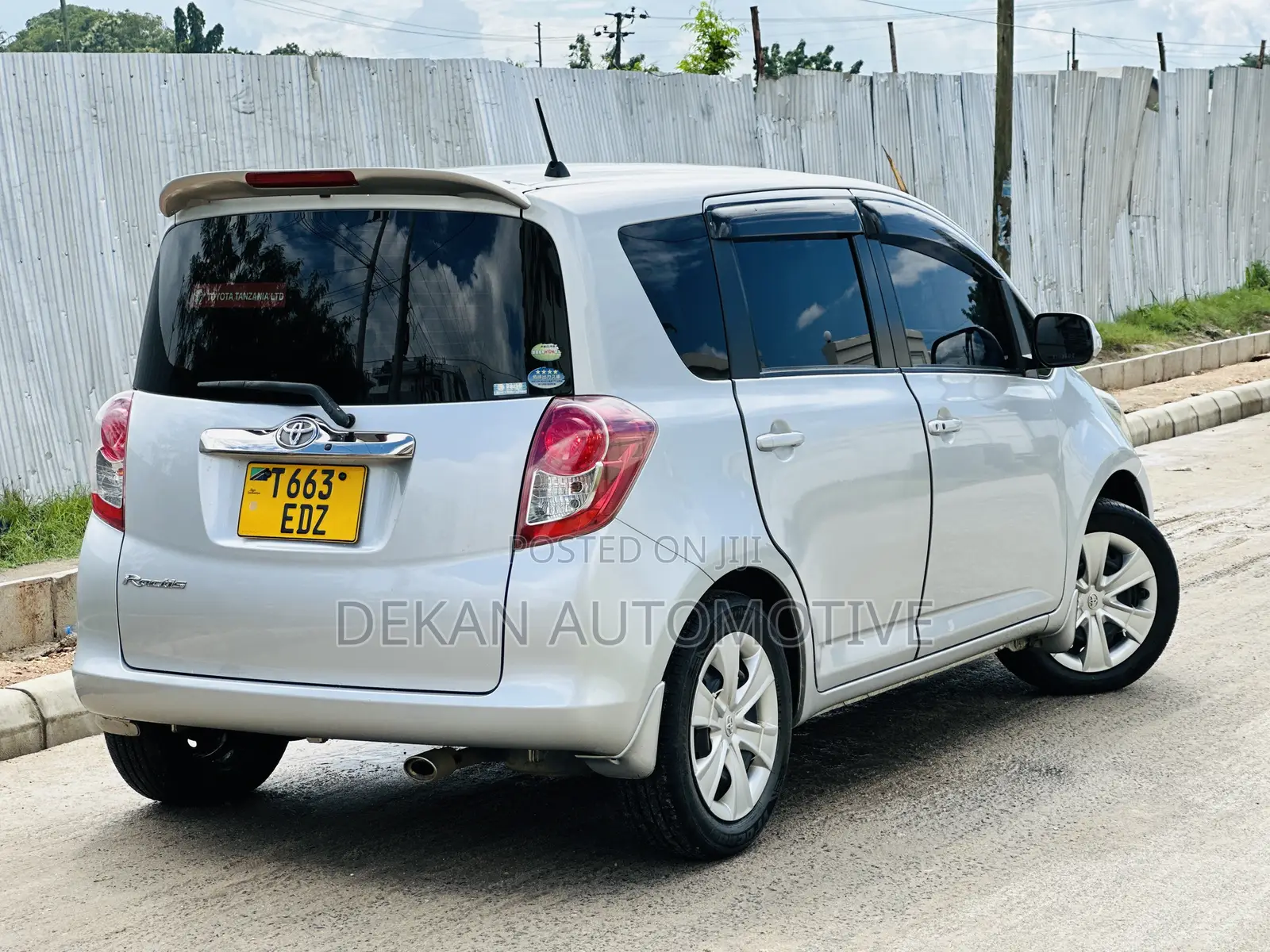 Toyota Ractis 1.3 FWD 2008 Silver