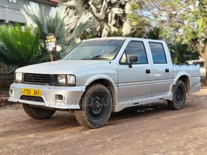 Isuzu KB 2000 Silver