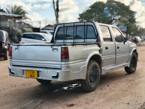 Isuzu KB 2000 Silver