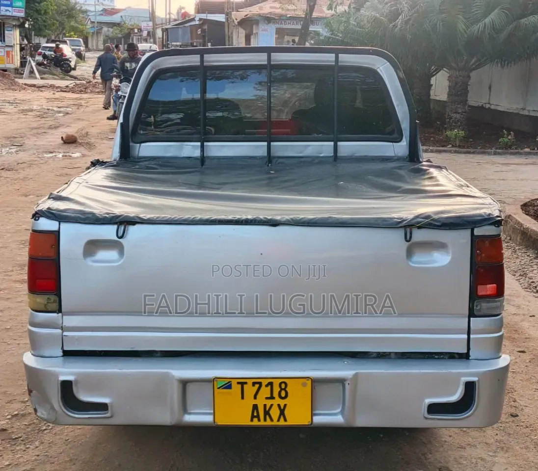 Isuzu KB 2000 Silver
