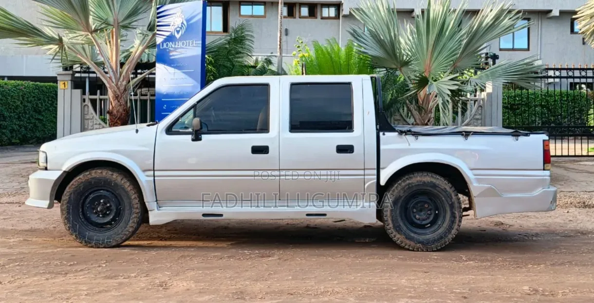 Isuzu KB 2000 Silver
