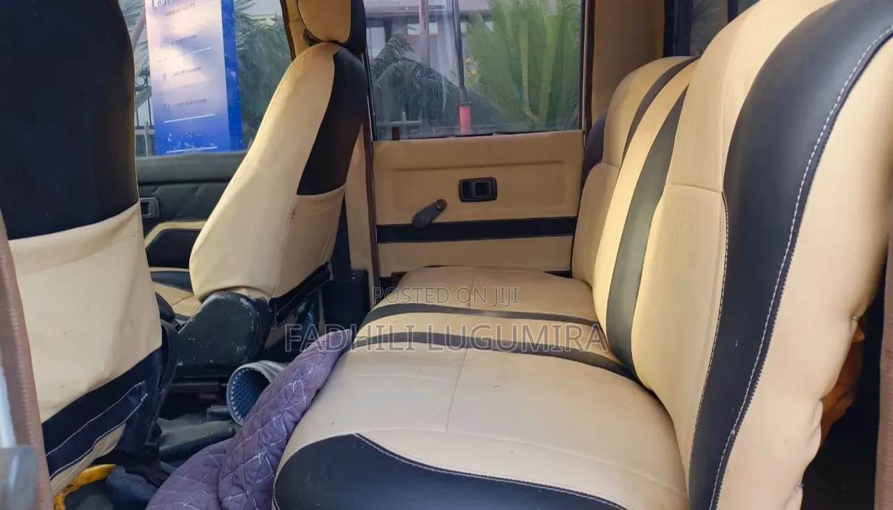 Isuzu KB 2000 Silver