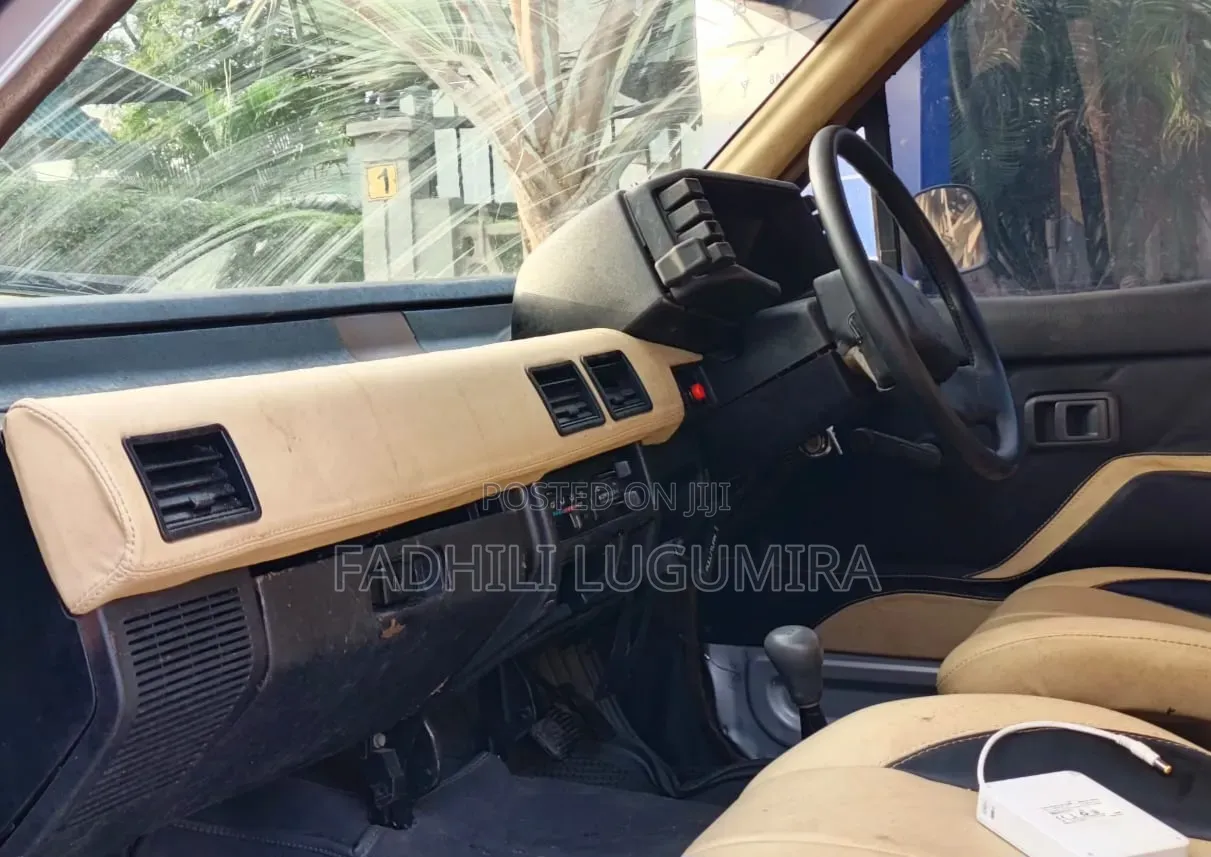 Isuzu KB 2000 Silver