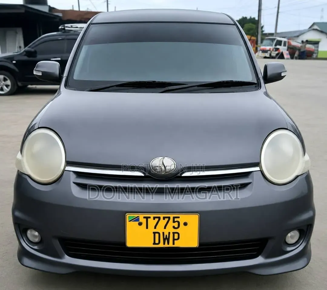 Toyota Sienta 2006 Gray
