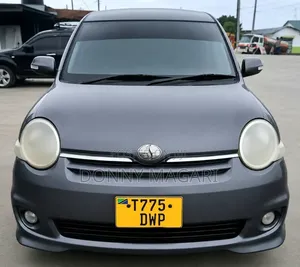 Toyota Sienta 2006 Gray