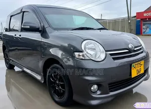Toyota Sienta 2006 Gray