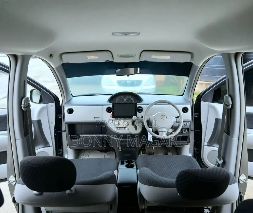 Toyota Sienta 2006 Gray