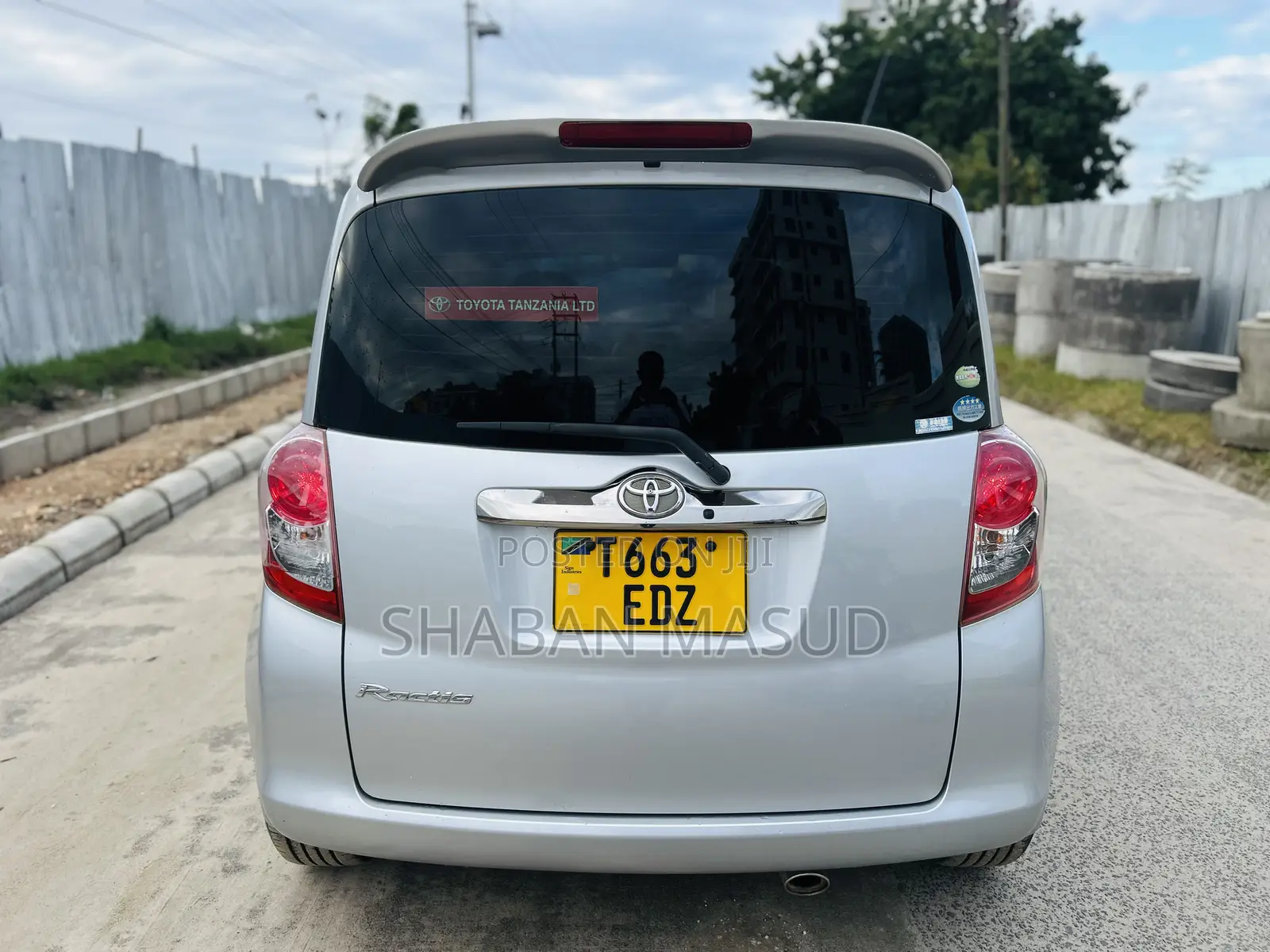 Toyota Ractis 1.3 FWD 2010 Silver