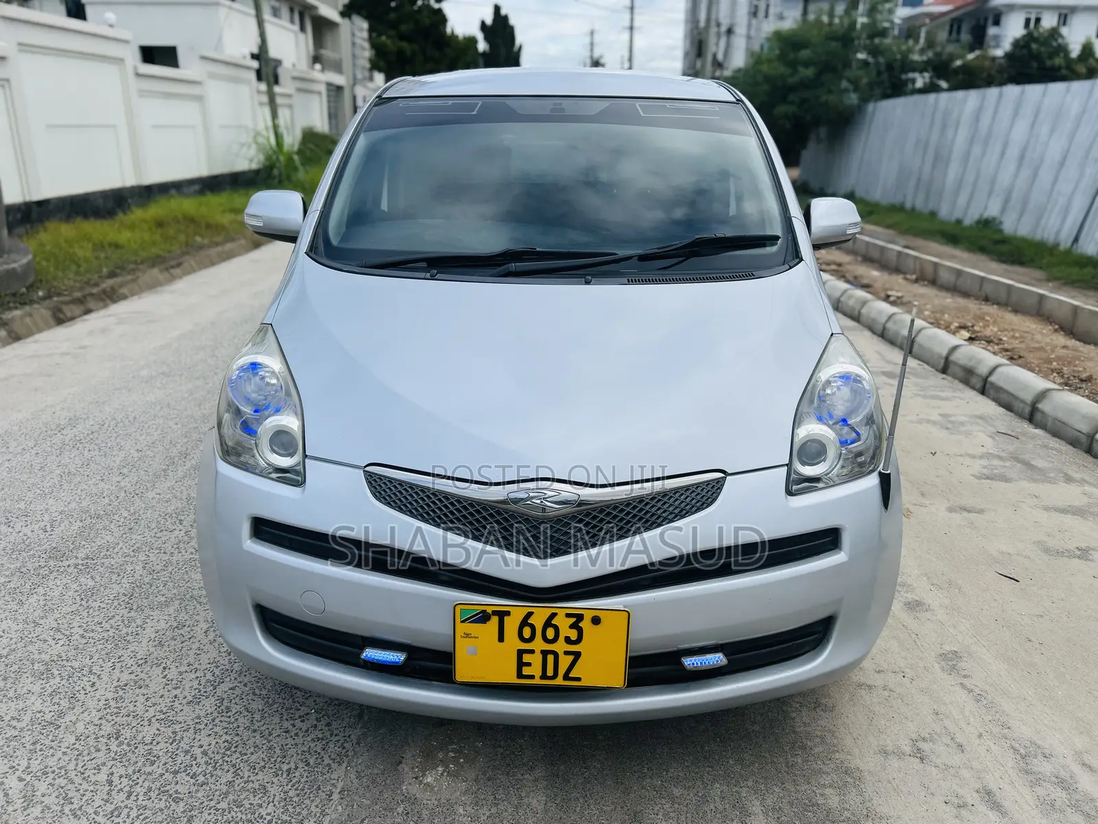 Toyota Ractis 1.3 FWD 2010 Silver