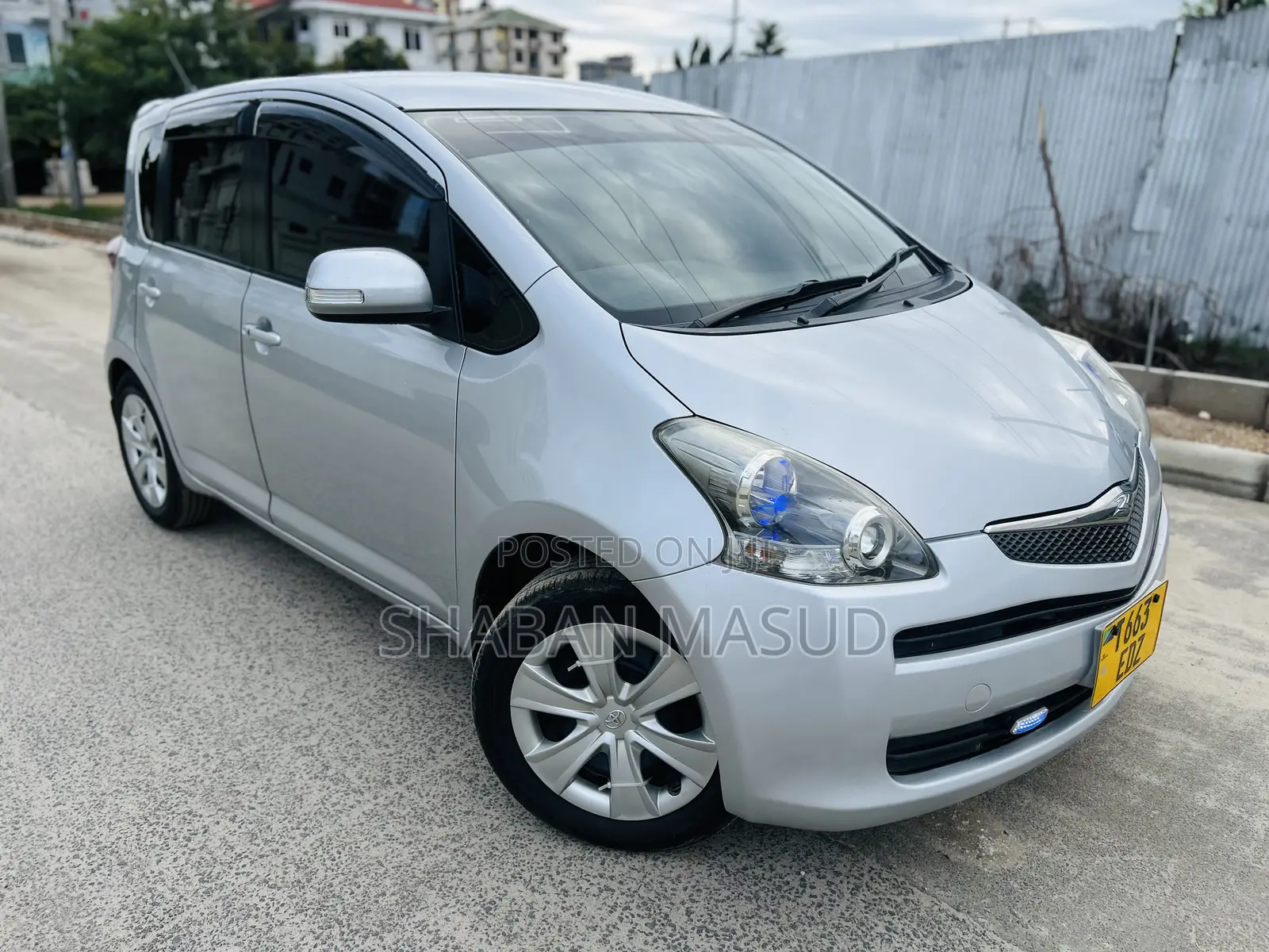Toyota Ractis 1.3 FWD 2010 Silver