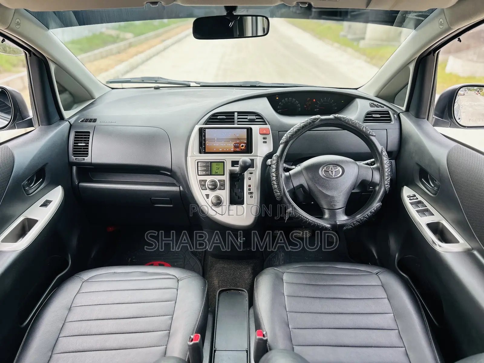 Toyota Ractis 1.3 FWD 2010 Silver