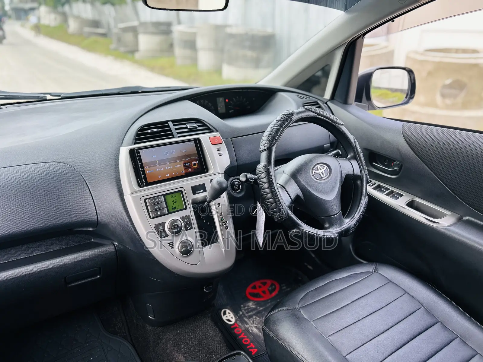 Toyota Ractis 1.3 FWD 2010 Silver