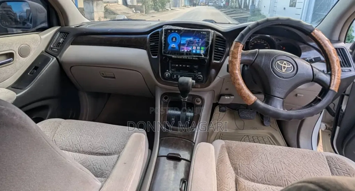 Toyota Kluger 2004 White