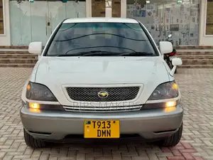 Toyota Harrier 2002 White