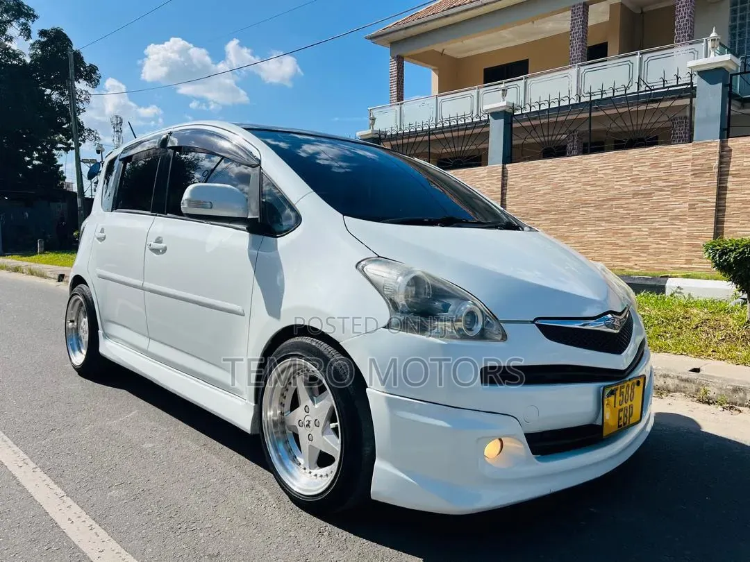 Toyota Ractis 2005 White