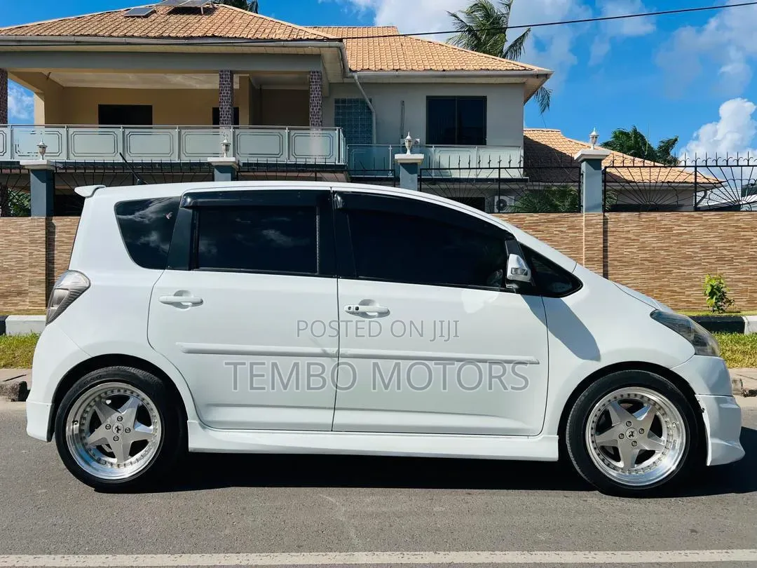 Toyota Ractis 2005 White