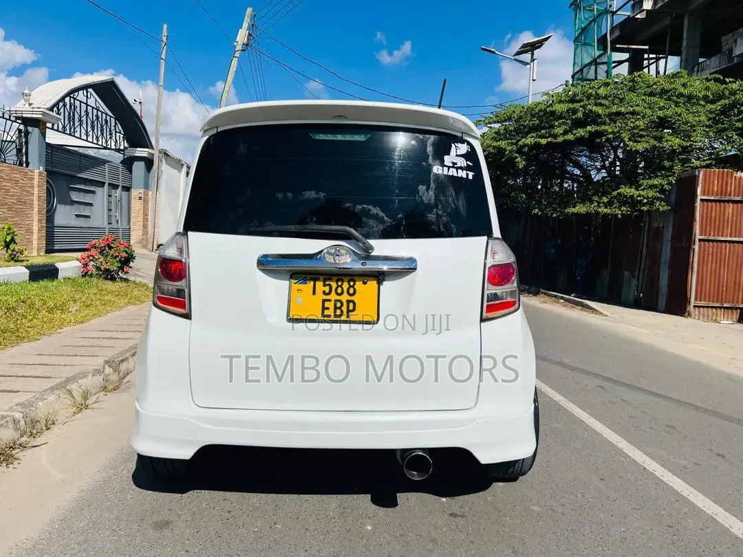 Toyota Ractis 2005 White